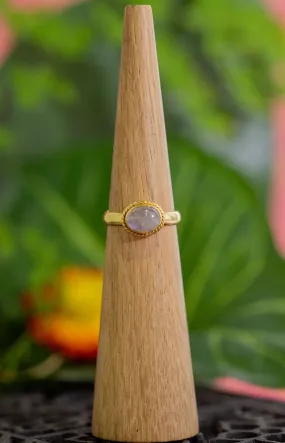 Ovali Rainbow Moonstone Ring