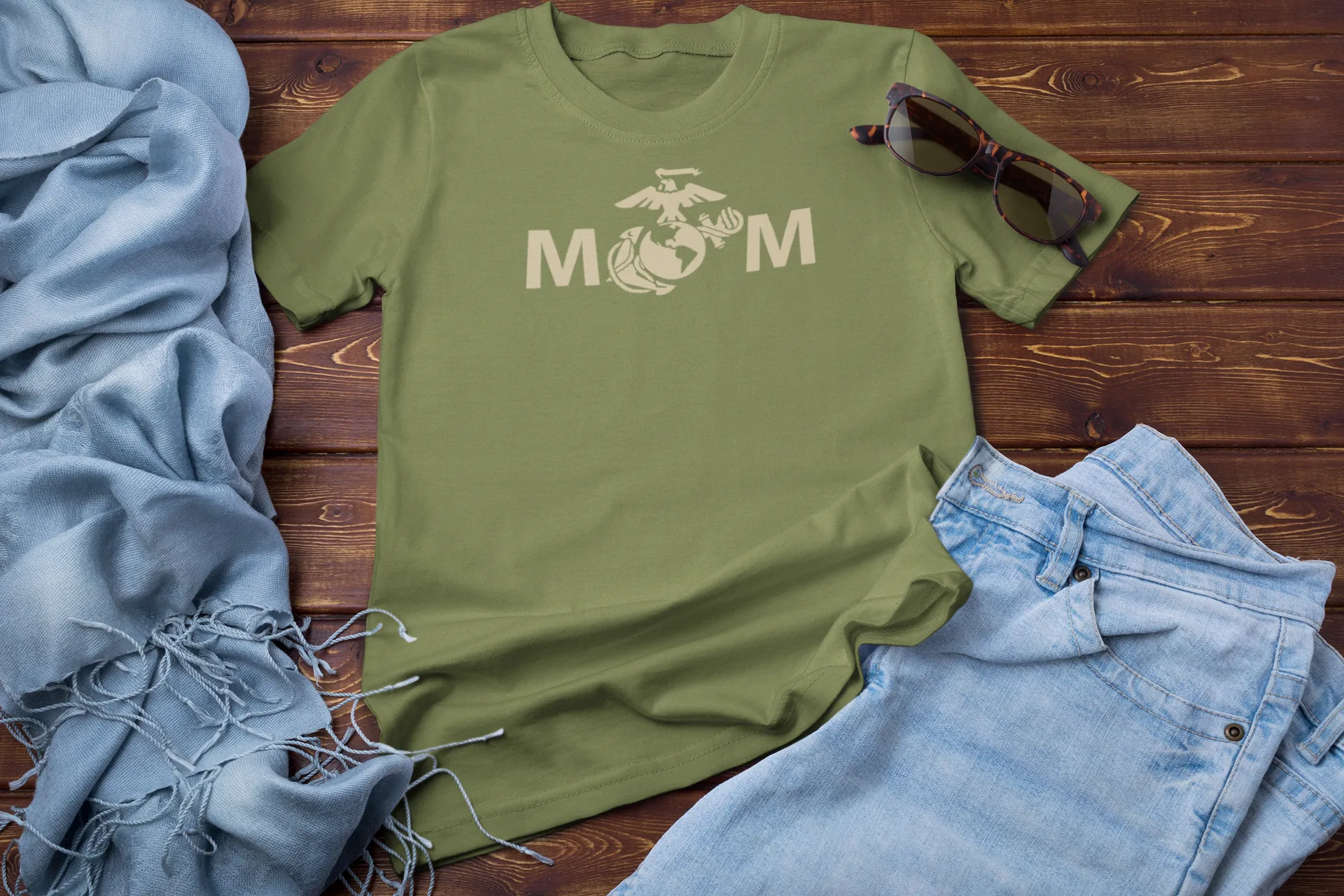 T-Shirt: MoM EGA